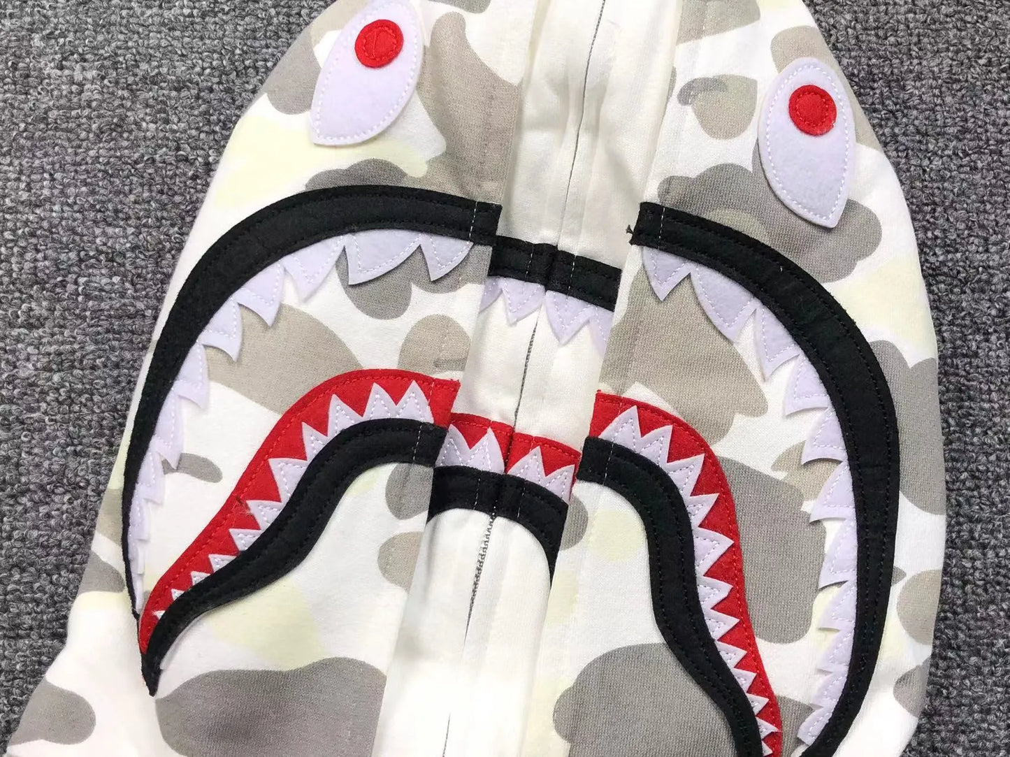 bape-city-camo-shark-wide-full-zip-double-hoodie-white-8-Drip Store Argentina