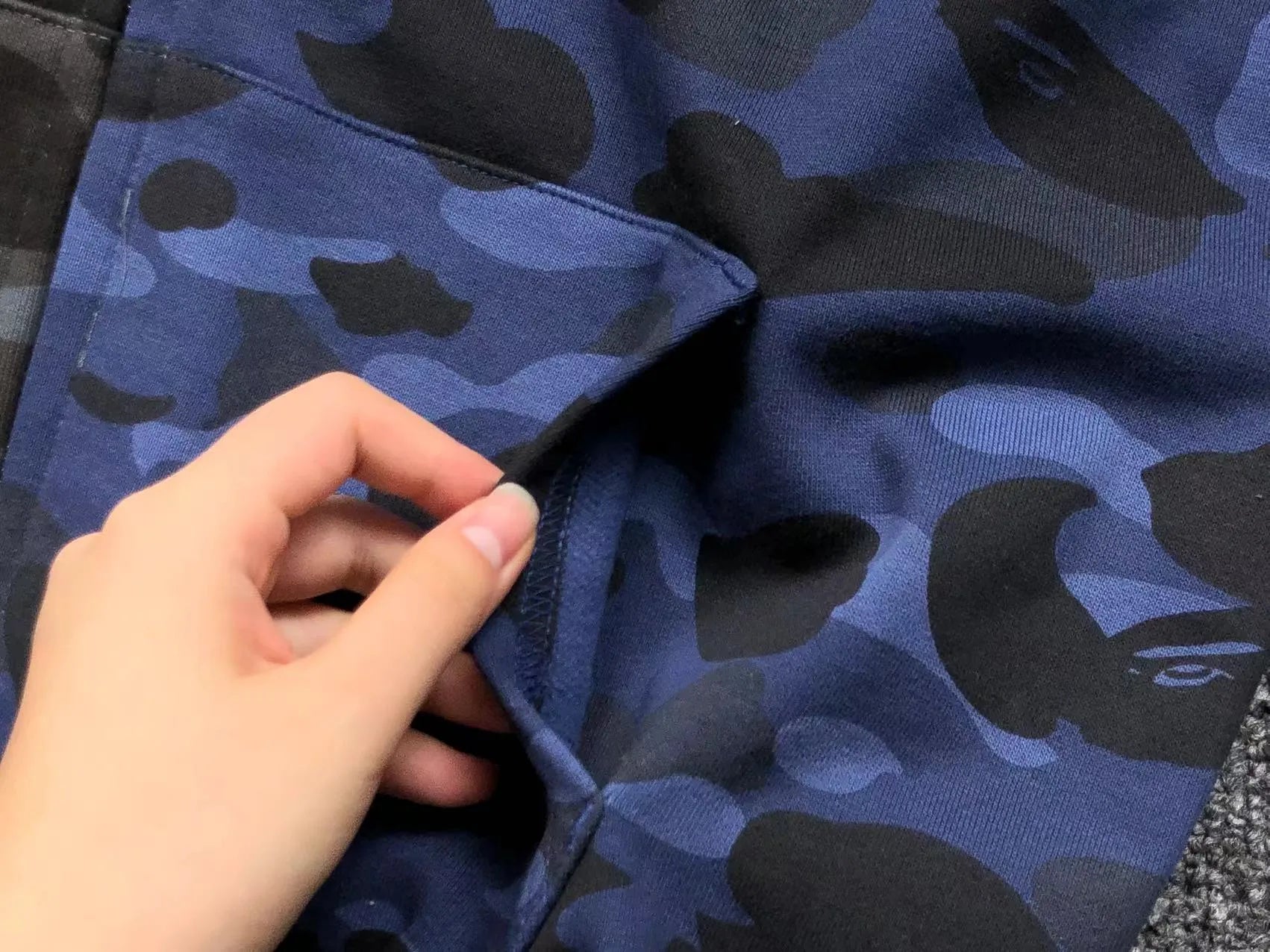 bape-color-camo-separate-shark-full-zip-hoodie-black-blue-13-Drip Store Argentina