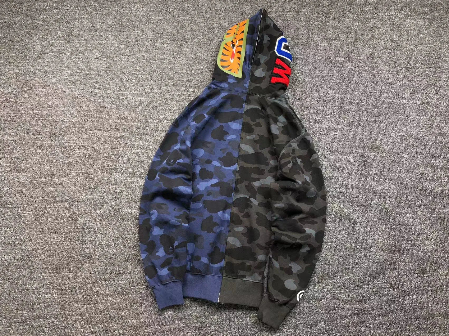 bape-color-camo-separate-shark-full-zip-hoodie-black-blue-2-Drip Store Argentina