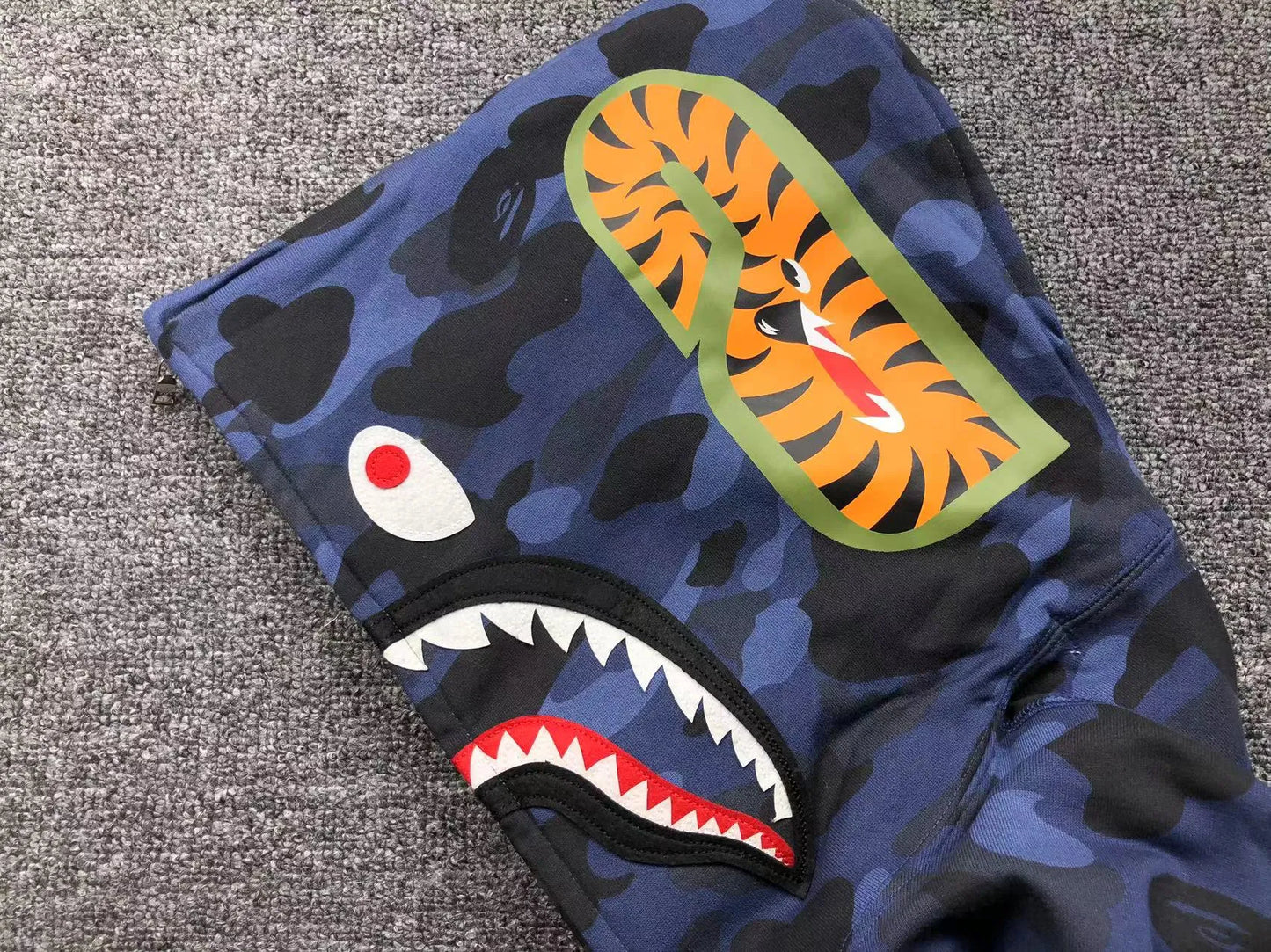 bape-color-camo-separate-shark-full-zip-hoodie-black-blue-4-Drip Store Argentina