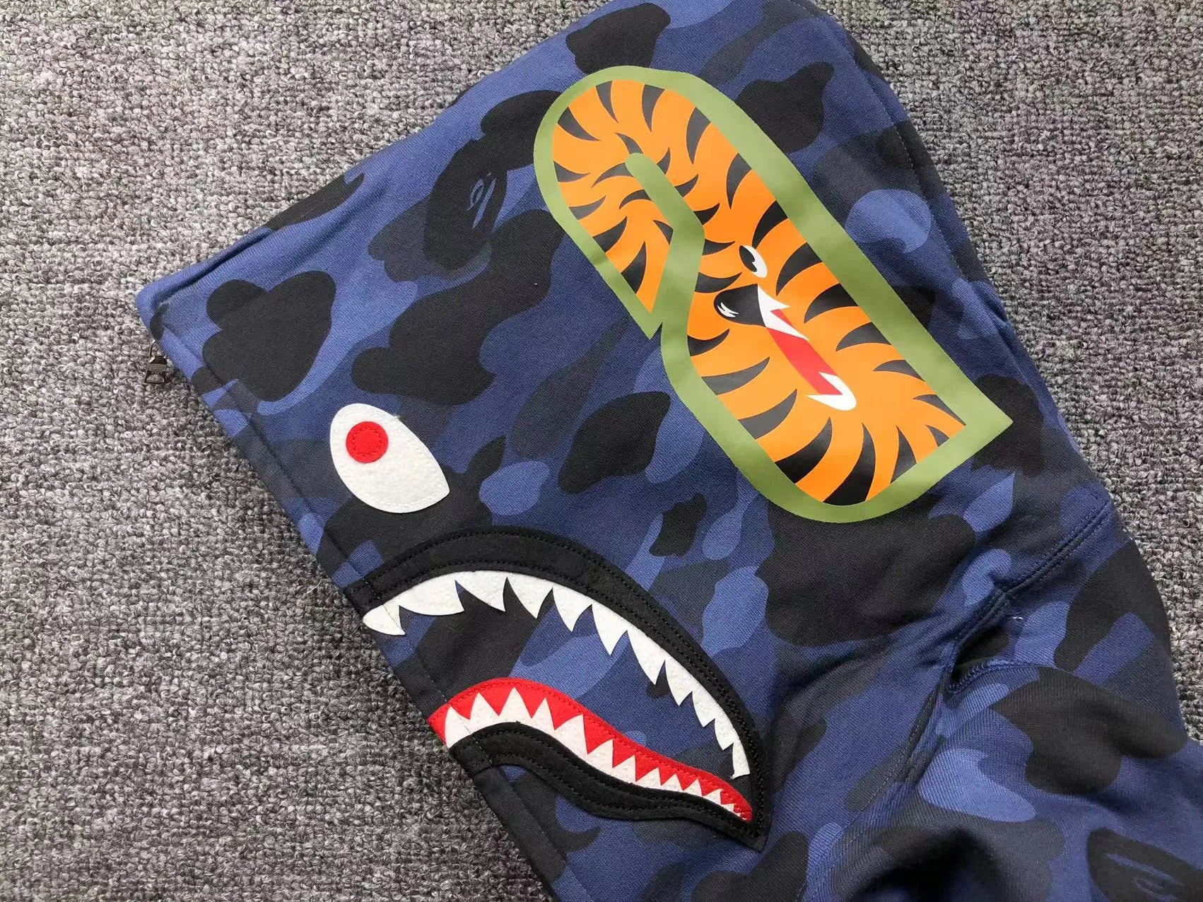 bape-color-camo-separate-shark-full-zip-hoodie-black-blue-4-Drip Store Argentina