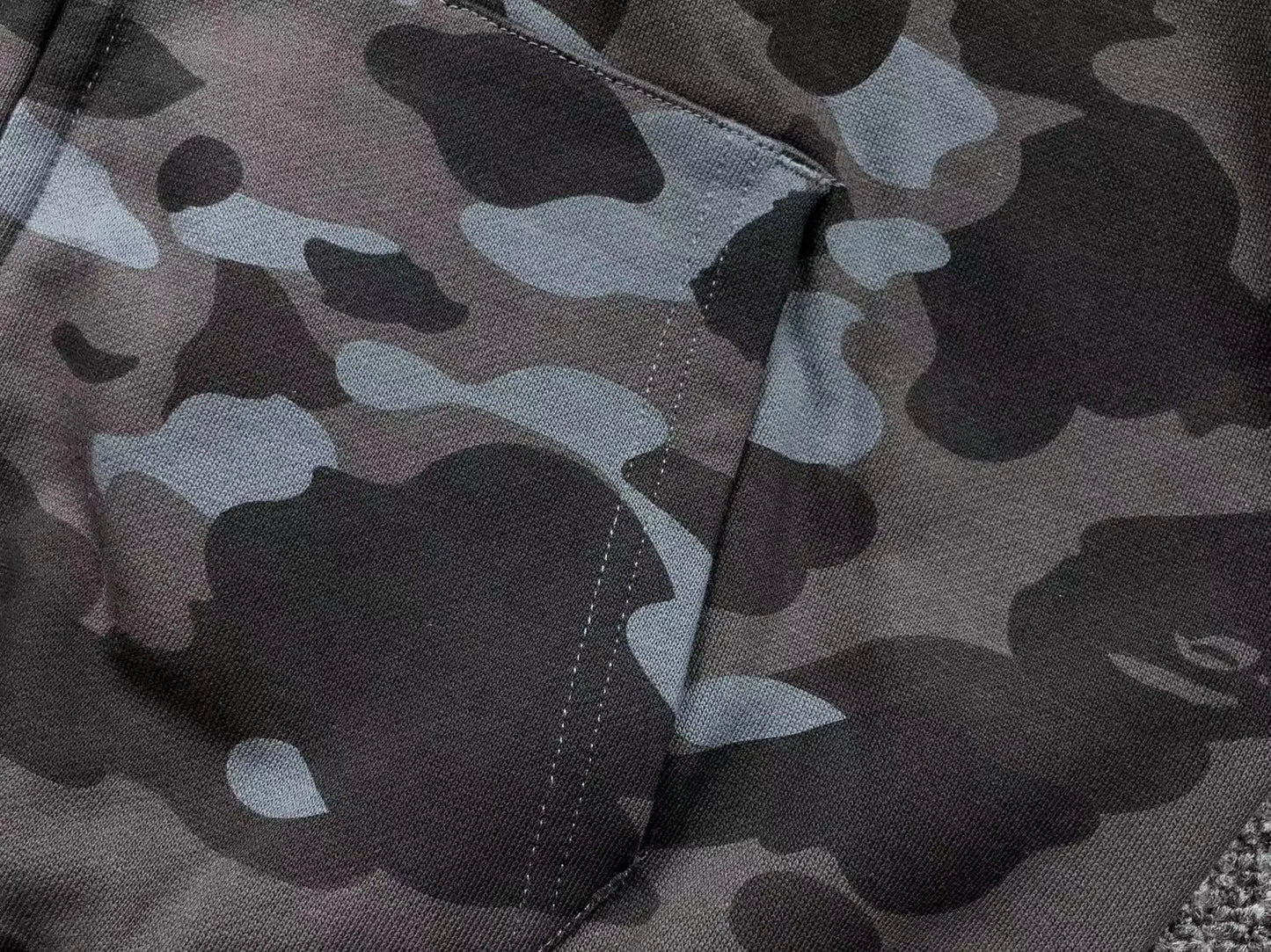 bape-color-camo-shark-full-zip-hoodie-black-12-Drip Store Argentina