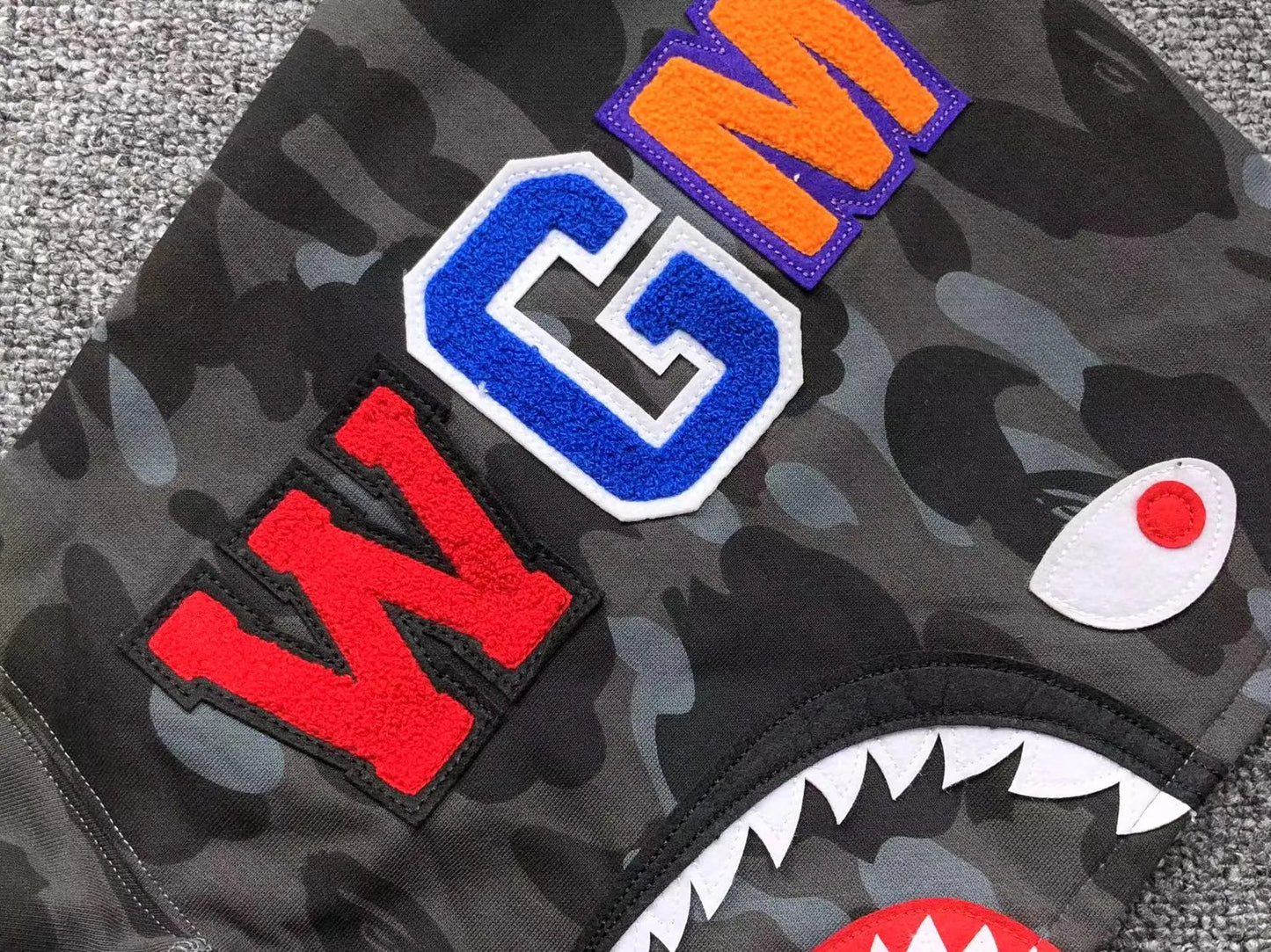 bape-color-camo-shark-full-zip-hoodie-black-4-Drip Store Argentina