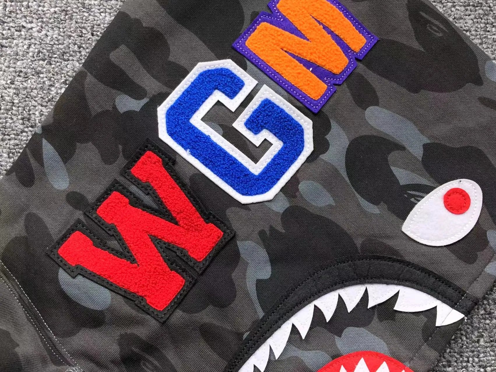 bape-color-camo-shark-full-zip-hoodie-black-4-Drip Store Argentina