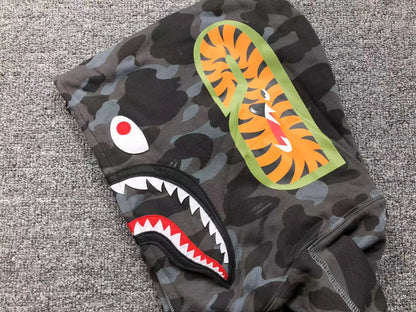 bape-color-camo-shark-full-zip-hoodie-black-5-Drip Store Argentina