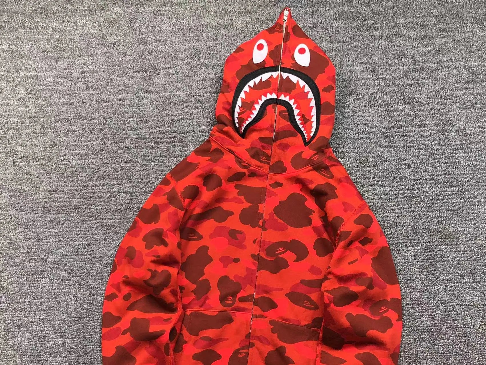 bape-color-camo-shark-full-zip-hoodie-red-4-Drip Store Argentina