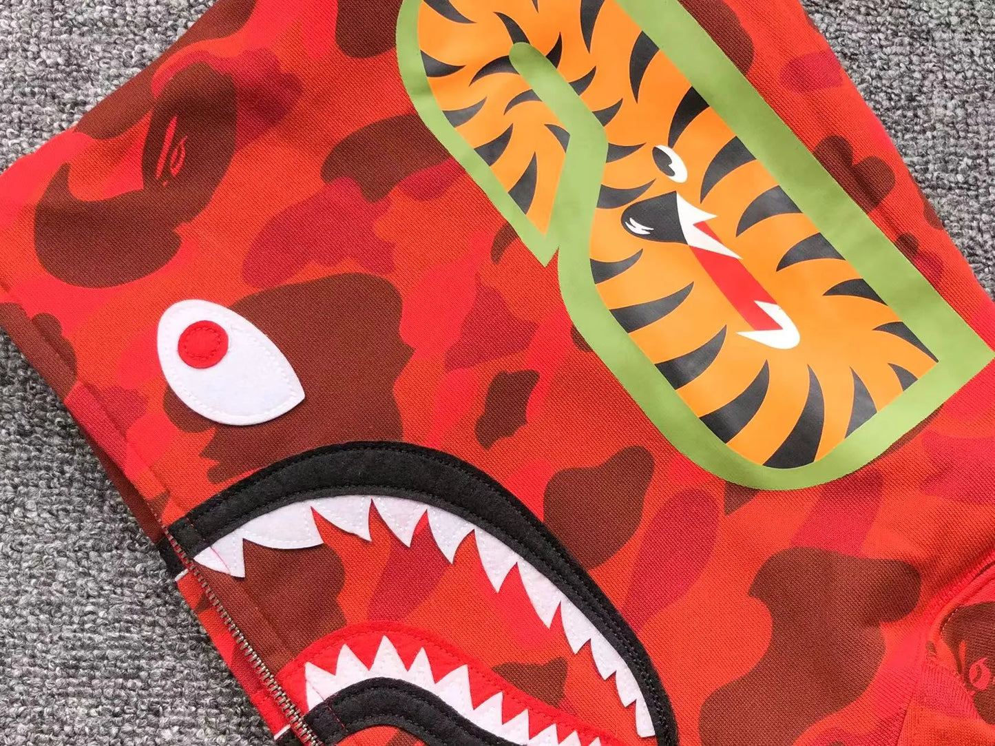 bape-color-camo-shark-full-zip-hoodie-red-7-Drip Store Argentina
