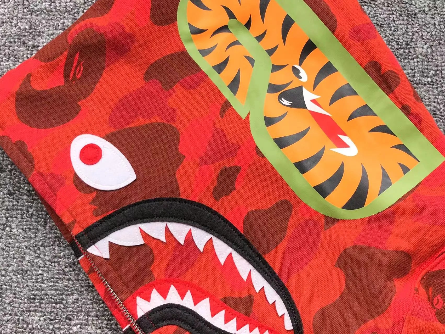 bape-color-camo-shark-full-zip-hoodie-red-7-Drip Store Argentina