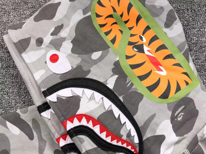 bape-color-camo-shark-wide-full-zip-double-hoodie-gray-11-Drip Store Argentina