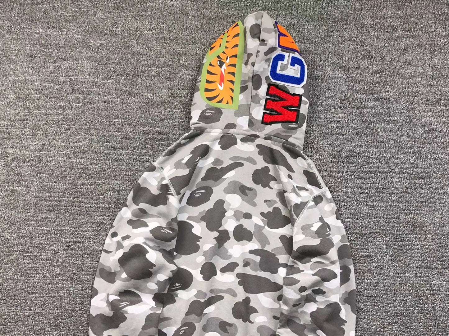 bape-color-camo-shark-wide-full-zip-double-hoodie-gray-14-Drip Store Argentina