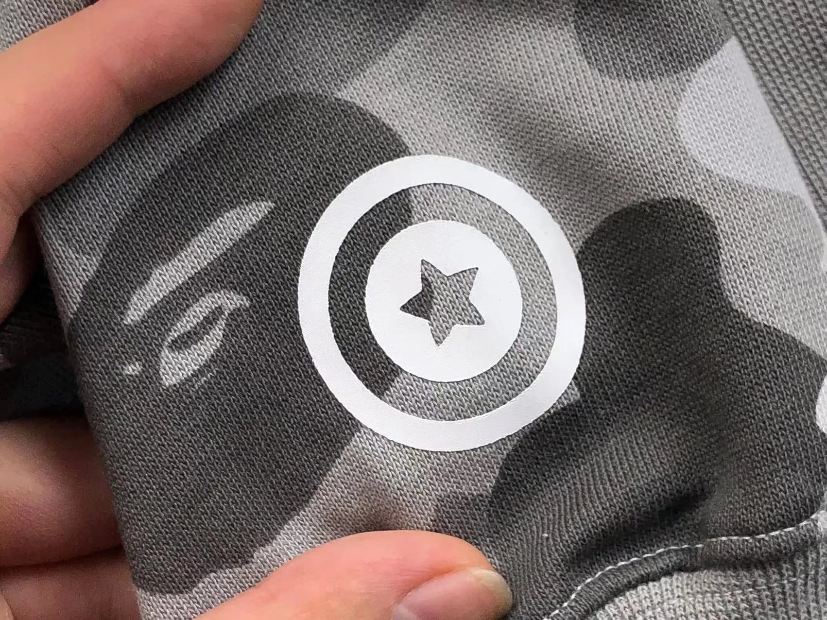 bape-color-camo-shark-wide-full-zip-double-hoodie-gray-19-Drip Store Argentina