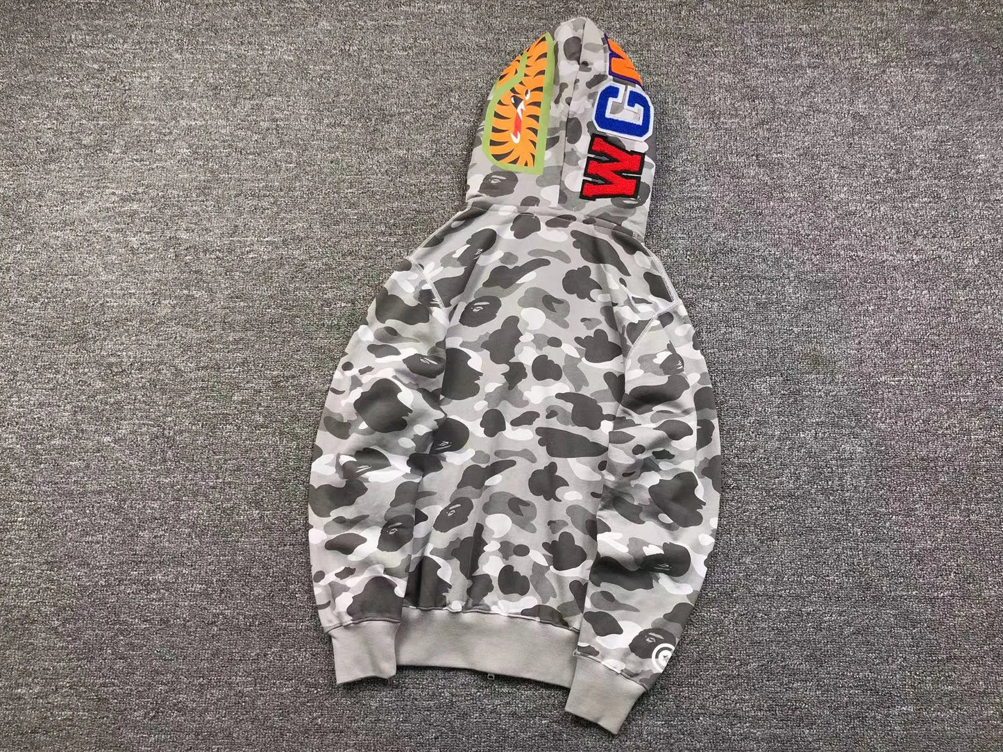 bape-color-camo-shark-wide-full-zip-double-hoodie-gray-2-Drip Store Argentina