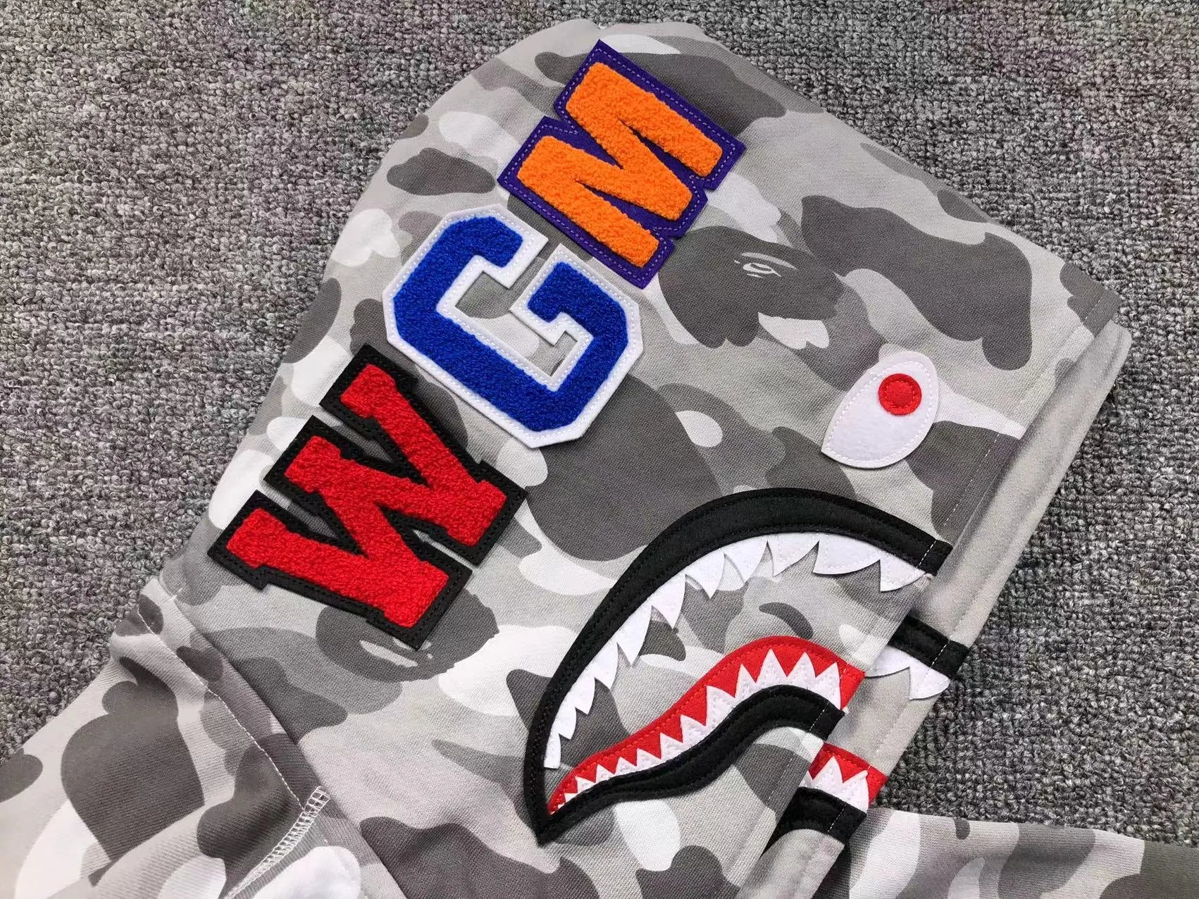 bape-color-camo-shark-wide-full-zip-double-hoodie-gray-4-Drip Store Argentina