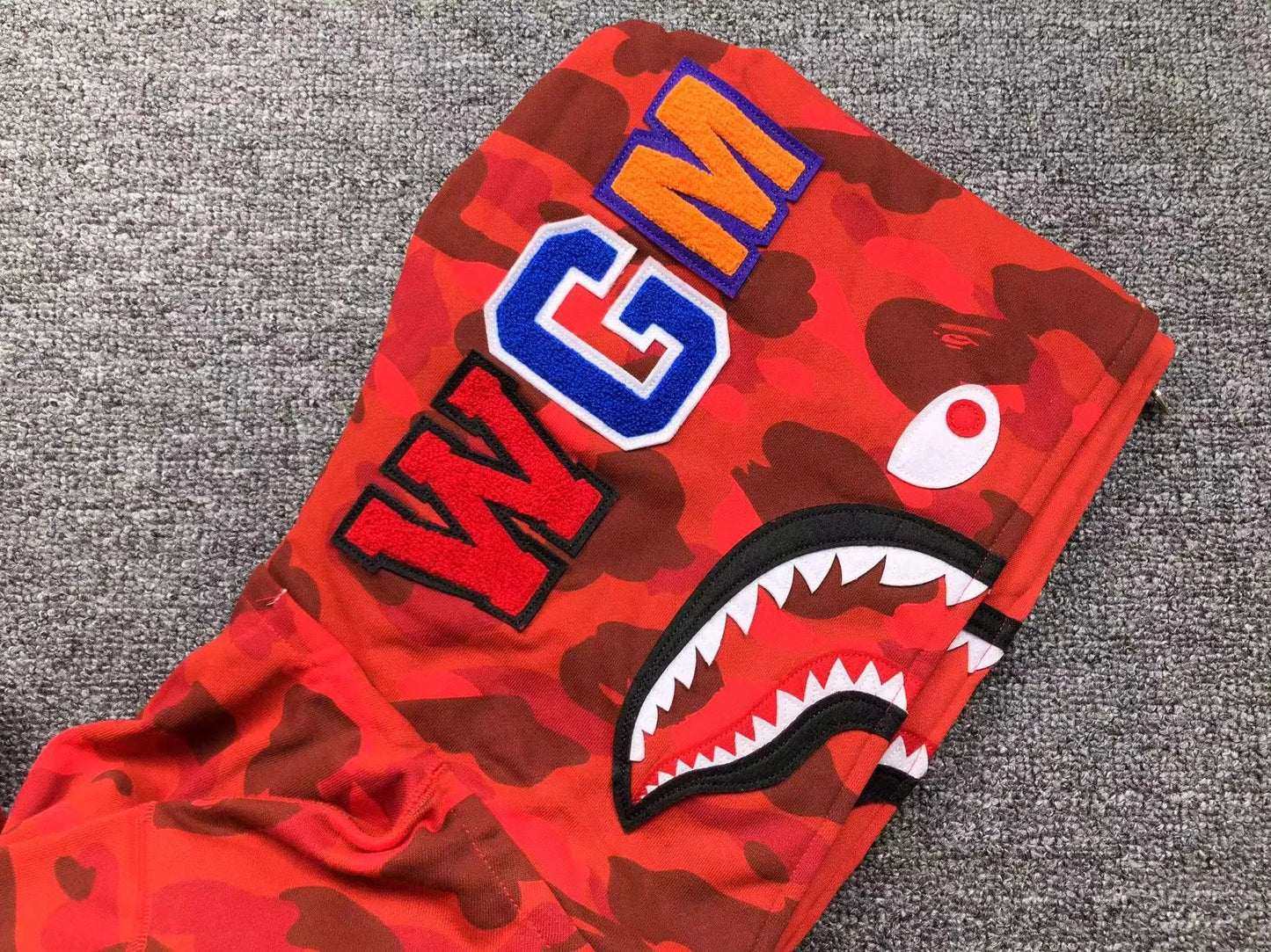 bape-color-camo-shark-wide-full-zip-double-hoodie-red-11-Drip Store Argentina