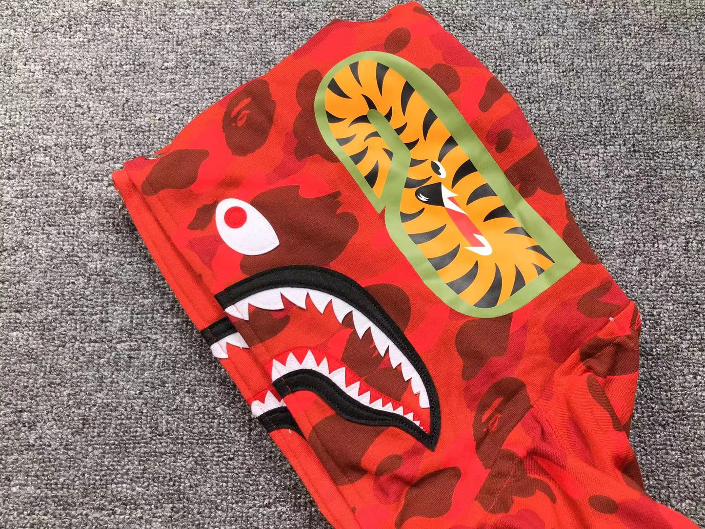 bape-color-camo-shark-wide-full-zip-double-hoodie-red-12-Drip Store Argentina