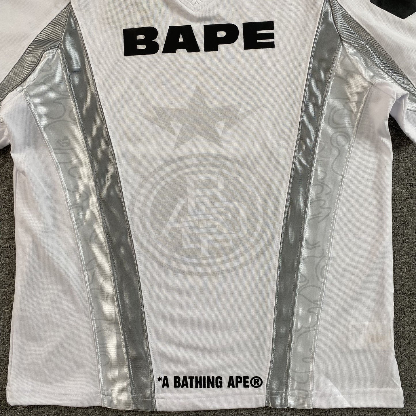 Remera Bape Multi Logo Soccer Jersey Blanca