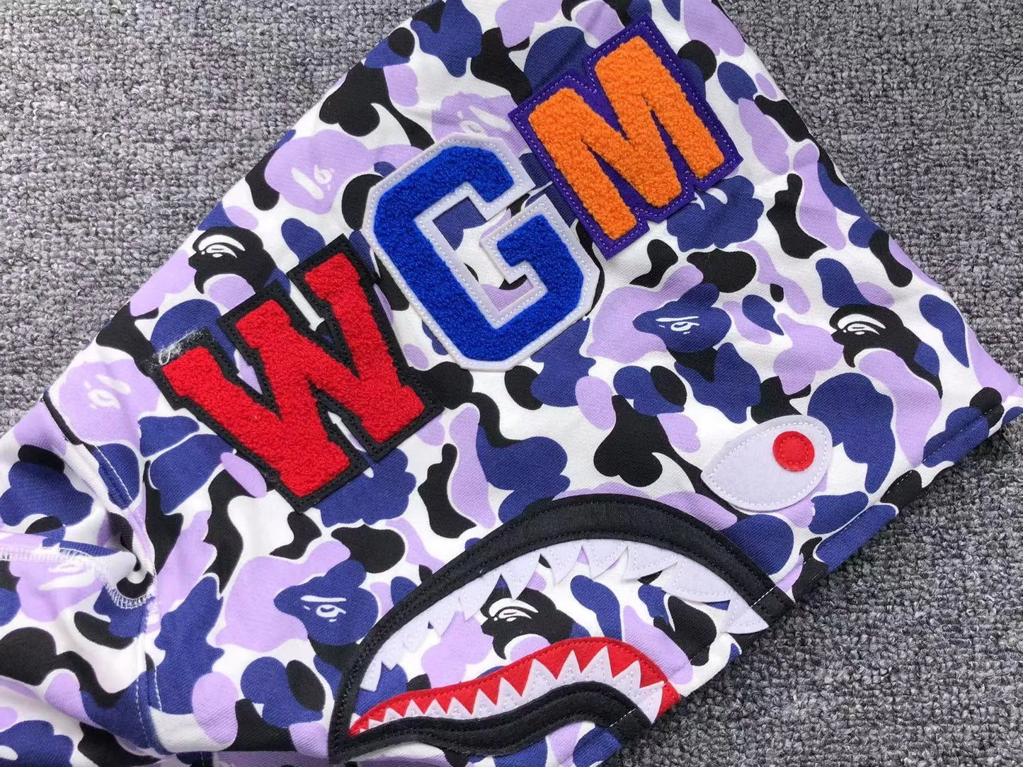 bape-shark-shizuoka-limited-full-zip-hoodie-2-Drip Store Argentina