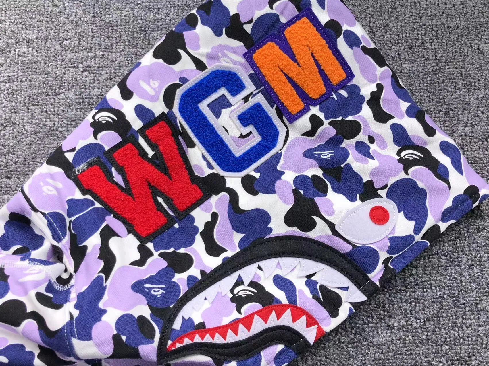 bape-shark-shizuoka-limited-full-zip-hoodie-2-Drip Store Argentina