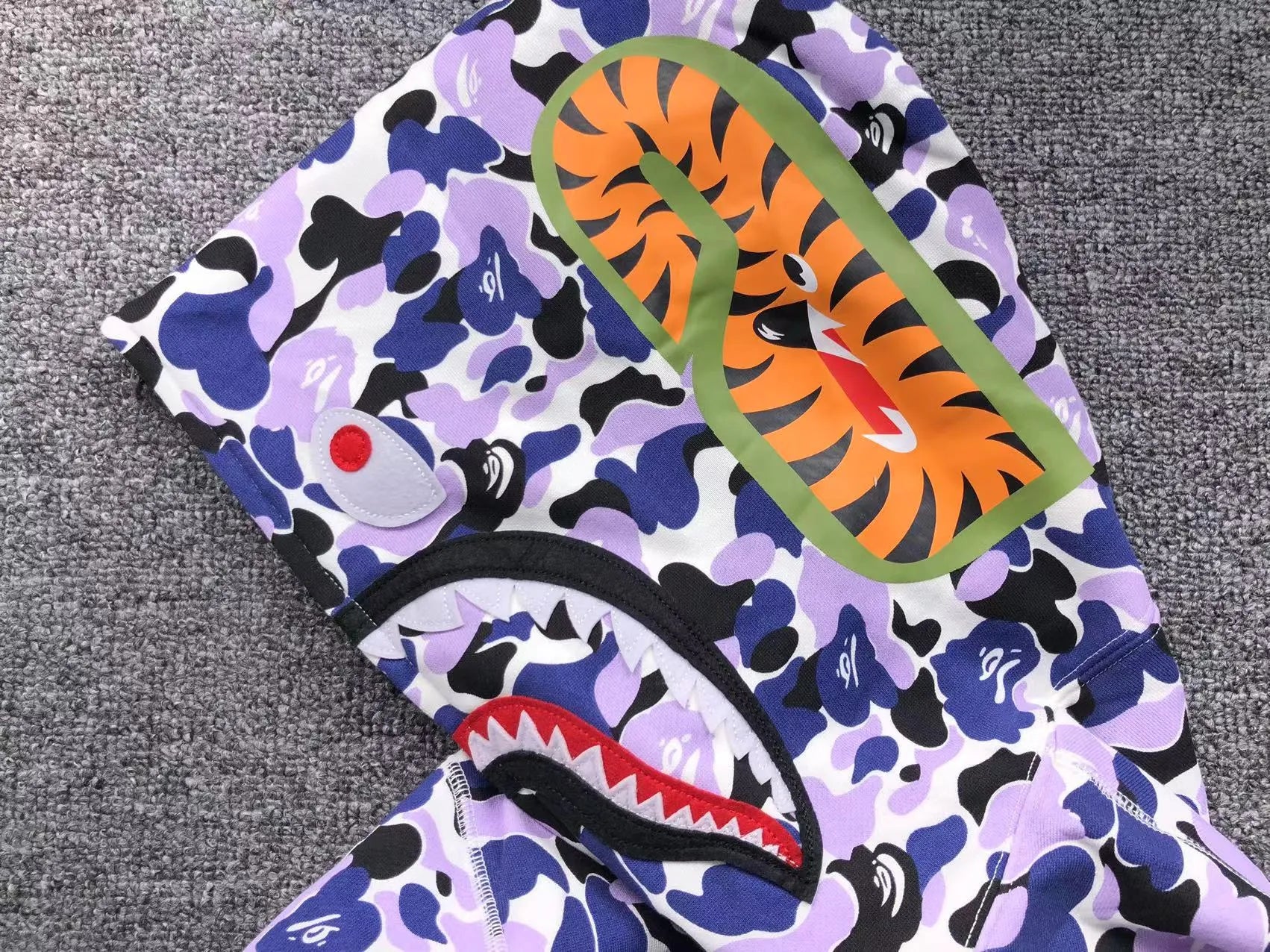 bape-shark-shizuoka-limited-full-zip-hoodie-3-Drip Store Argentina
