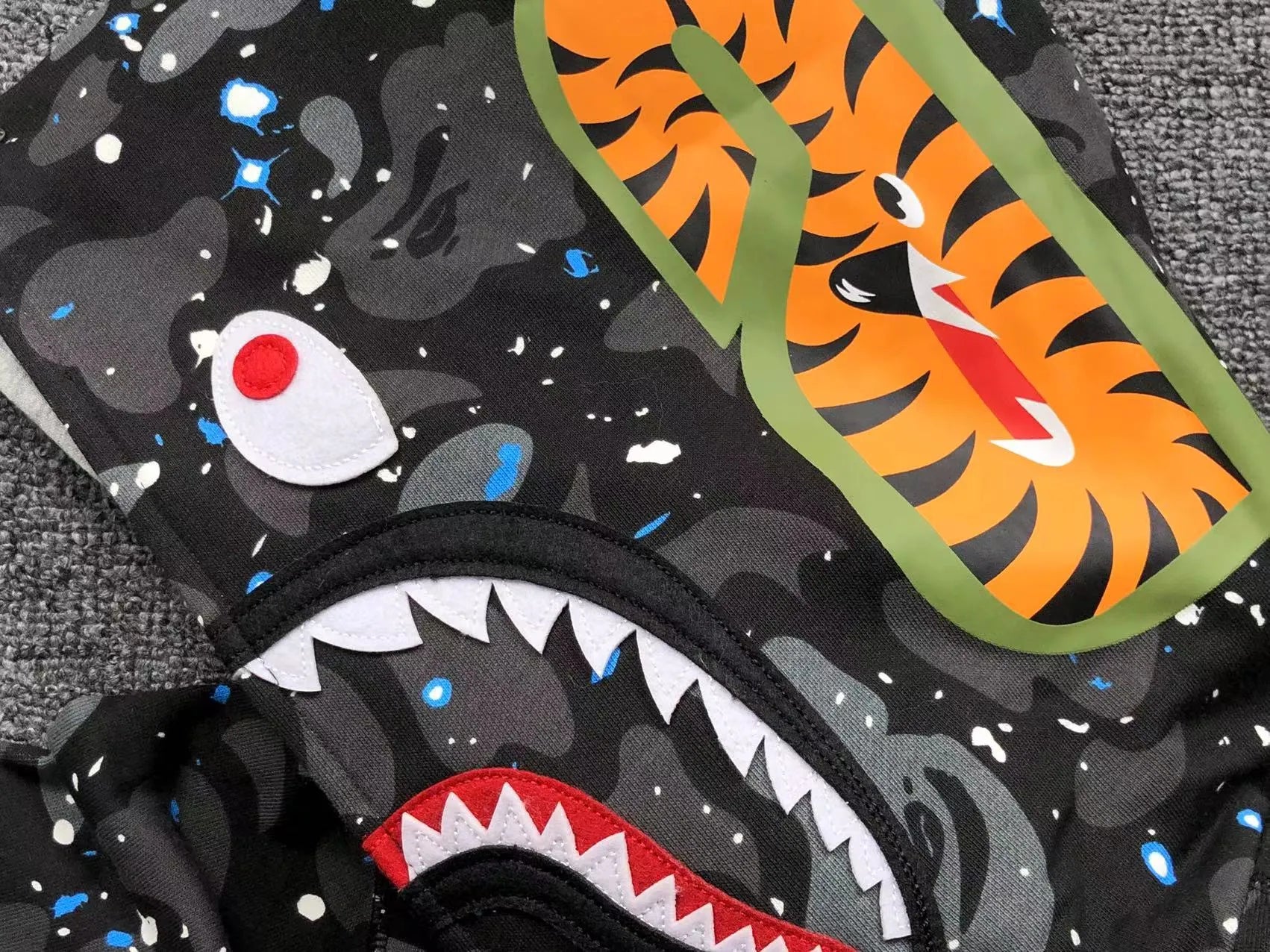 bape-space-camo-shark-full-zip-double-hoodie-black-11-Drip Store Argentina