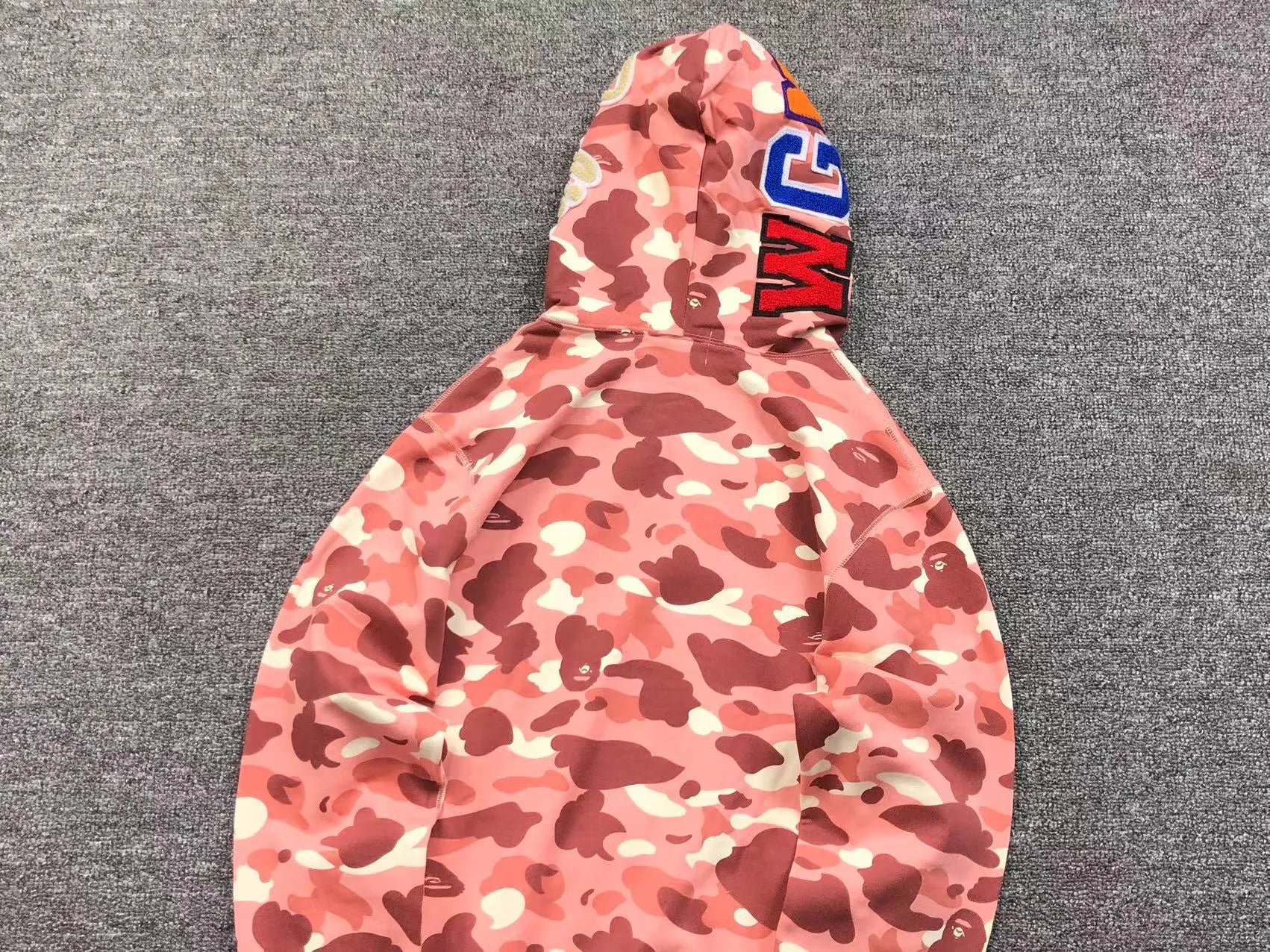 bape-x-barbie-dot-camo-shark-full-zip-hoodie-pink-12-Drip Store Argentina