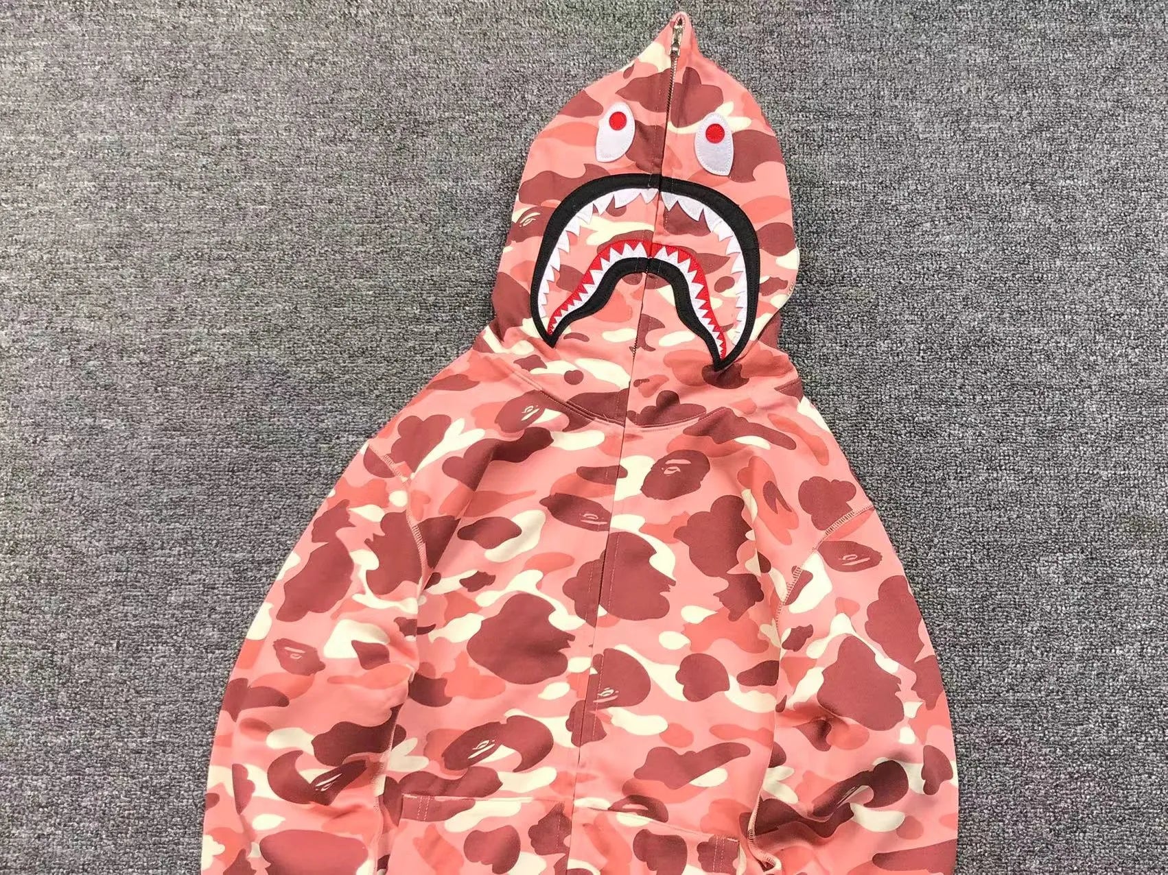 bape-x-barbie-dot-camo-shark-full-zip-hoodie-pink-13-Drip Store Argentina