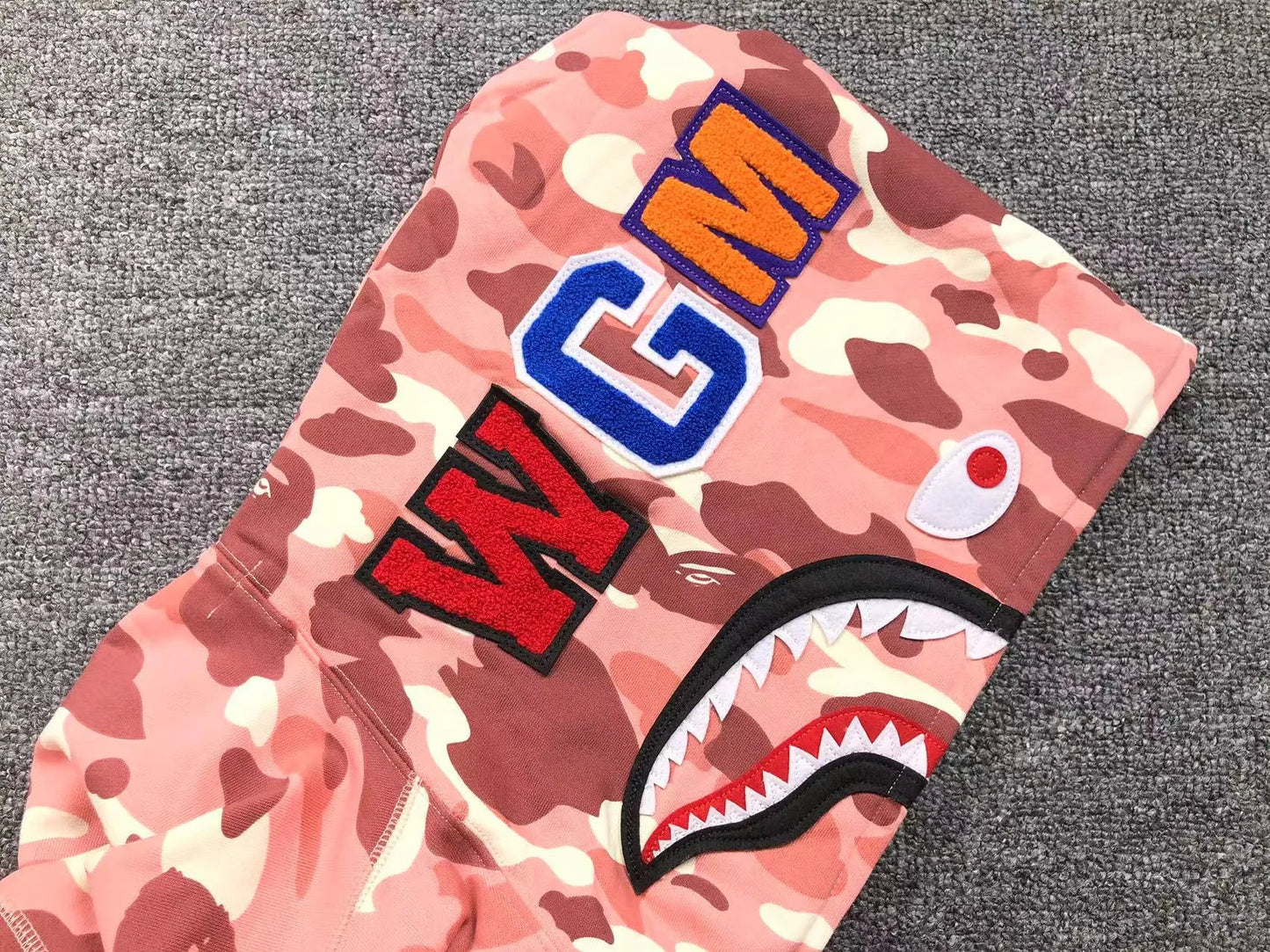 bape-x-barbie-dot-camo-shark-full-zip-hoodie-pink-4-Drip Store Argentina