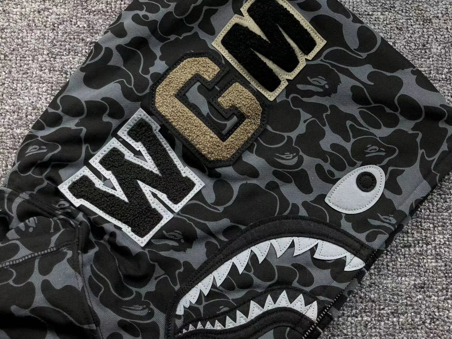 bape-x-dover-street-market-special-camo-shark-full-zip-hoodie-10-Drip Store Argentina