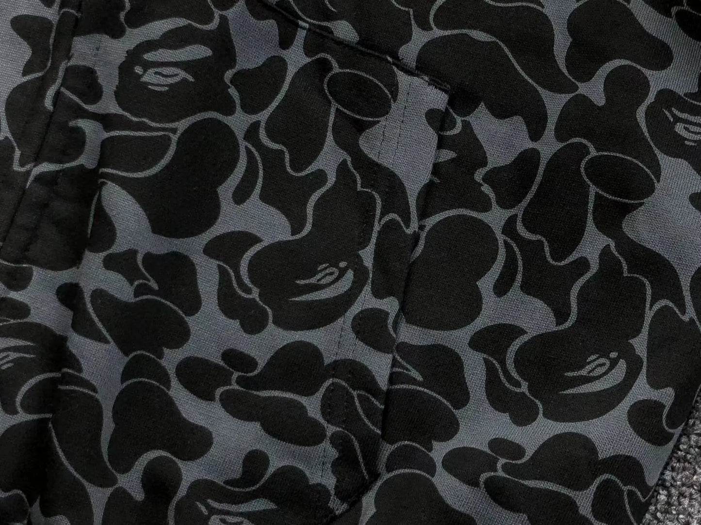 bape-x-dover-street-market-special-camo-shark-full-zip-hoodie-11-Drip Store Argentina