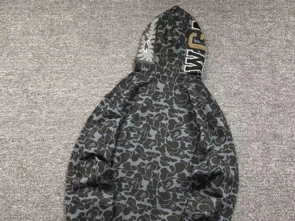 bape-x-dover-street-market-special-camo-shark-full-zip-hoodie-12-Drip Store Argentina