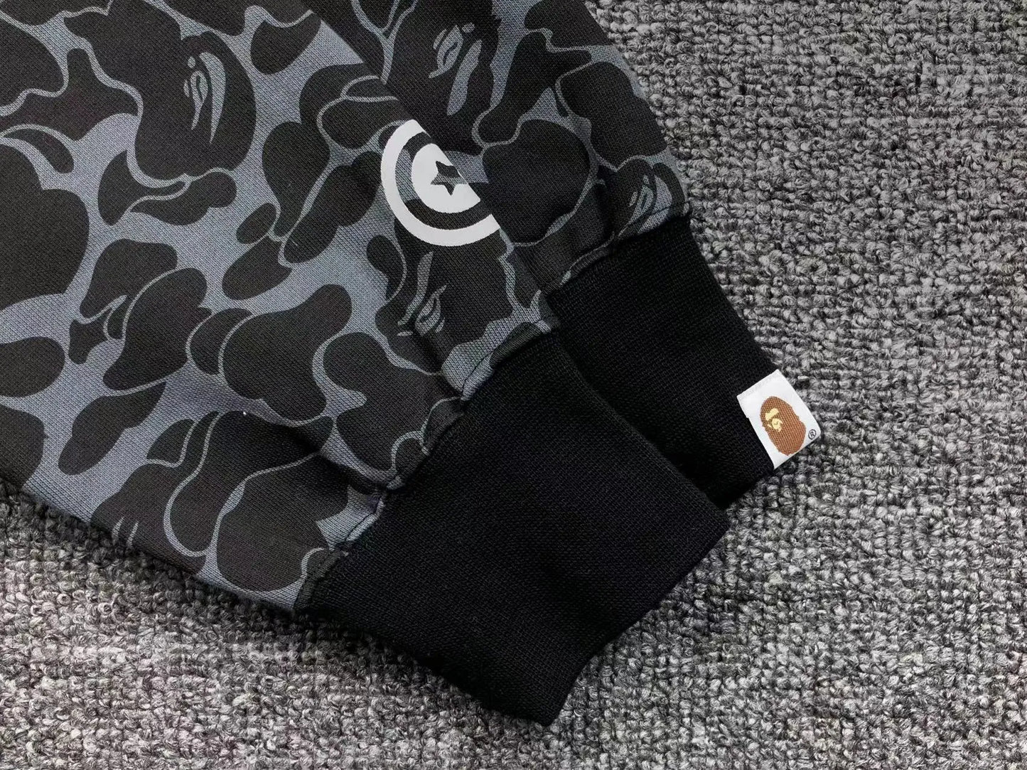 bape-x-dover-street-market-special-camo-shark-full-zip-hoodie-13-Drip Store Argentina