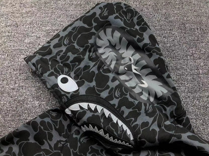 bape-x-dover-street-market-special-camo-shark-full-zip-hoodie-15-Drip Store Argentina