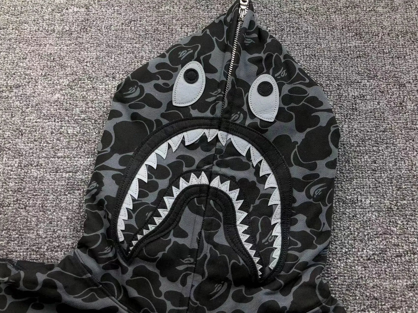 bape-x-dover-street-market-special-camo-shark-full-zip-hoodie-17-Drip Store Argentina