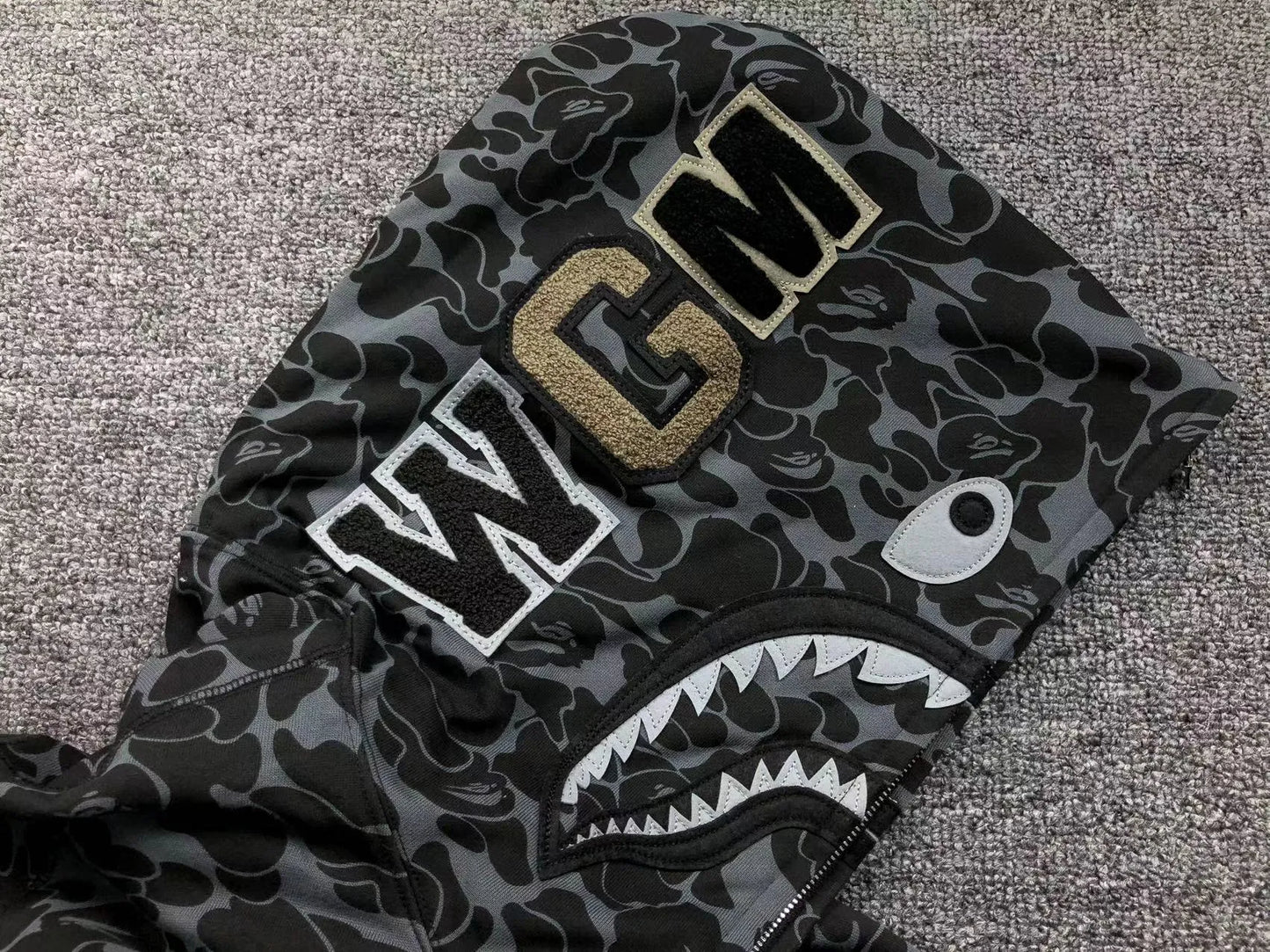 bape-x-dover-street-market-special-camo-shark-full-zip-hoodie-2-Drip Store Argentina