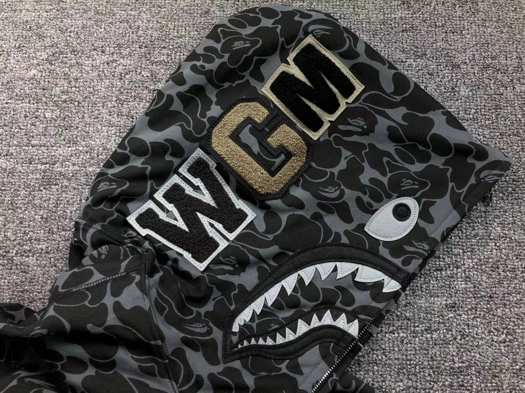 bape-x-dover-street-market-special-camo-shark-full-zip-hoodie-2-Drip Store Argentina