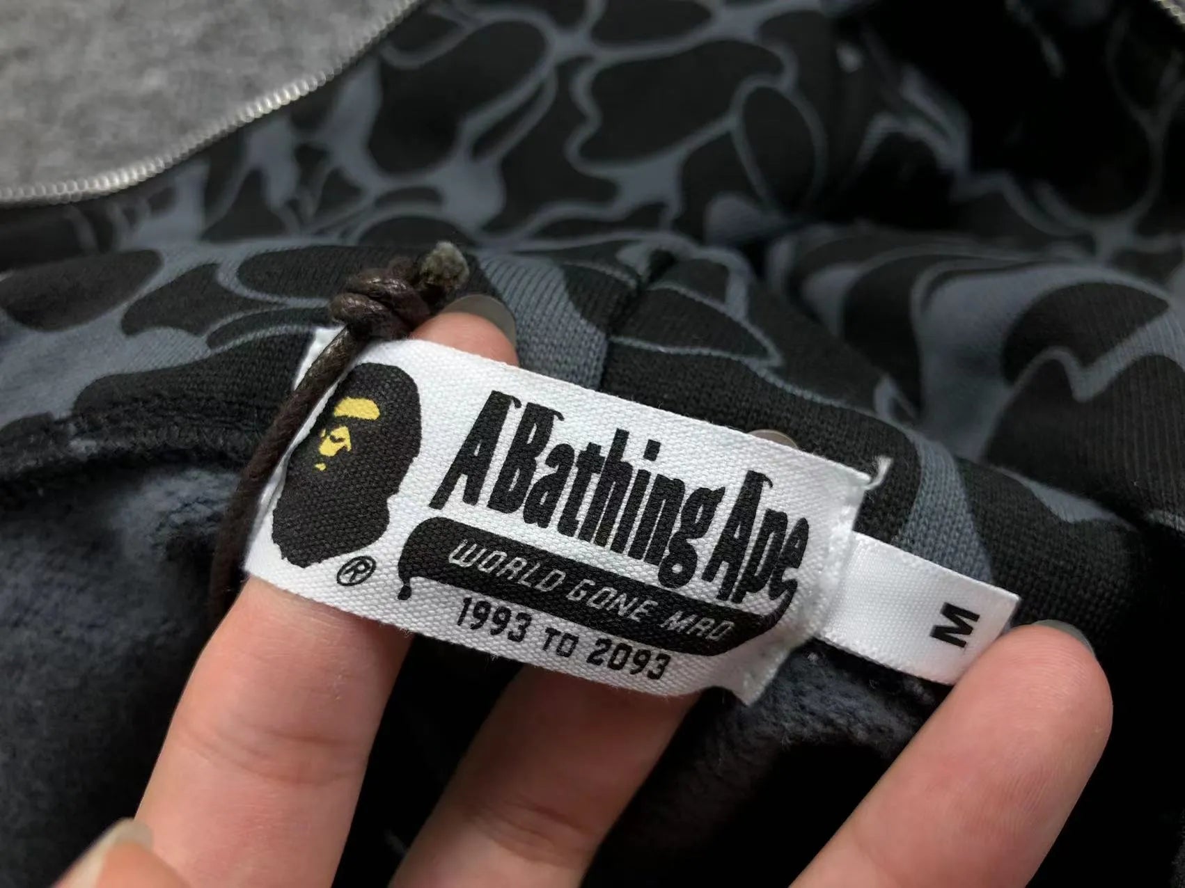 bape-x-dover-street-market-special-camo-shark-full-zip-hoodie-4-Drip Store Argentina