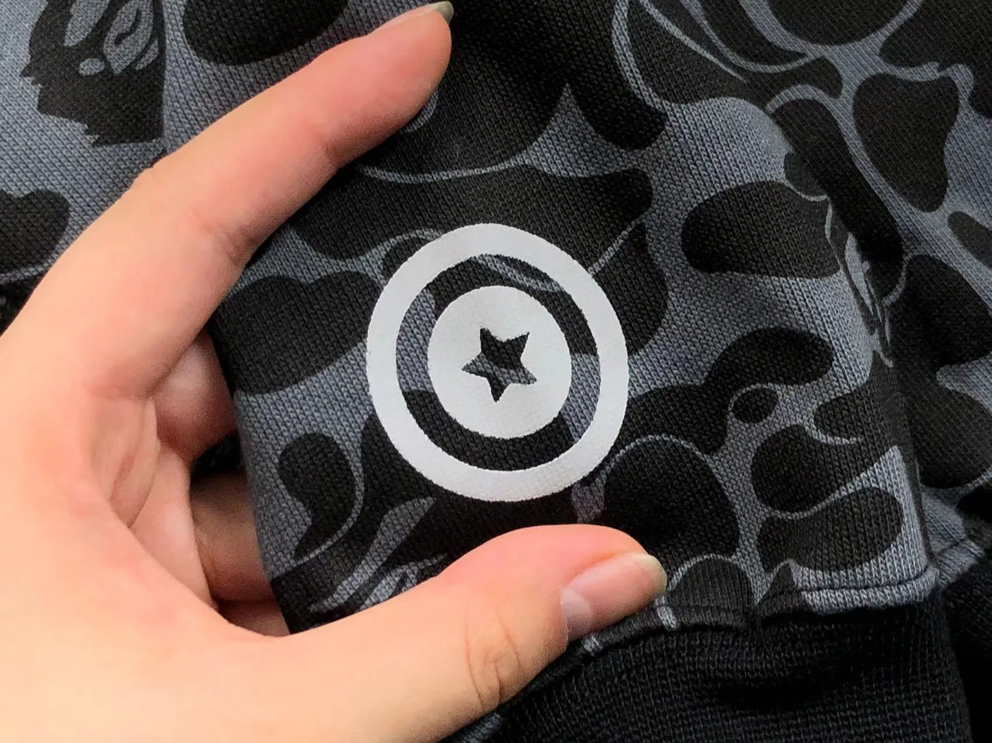 bape-x-dover-street-market-special-camo-shark-full-zip-hoodie-8-Drip Store Argentina