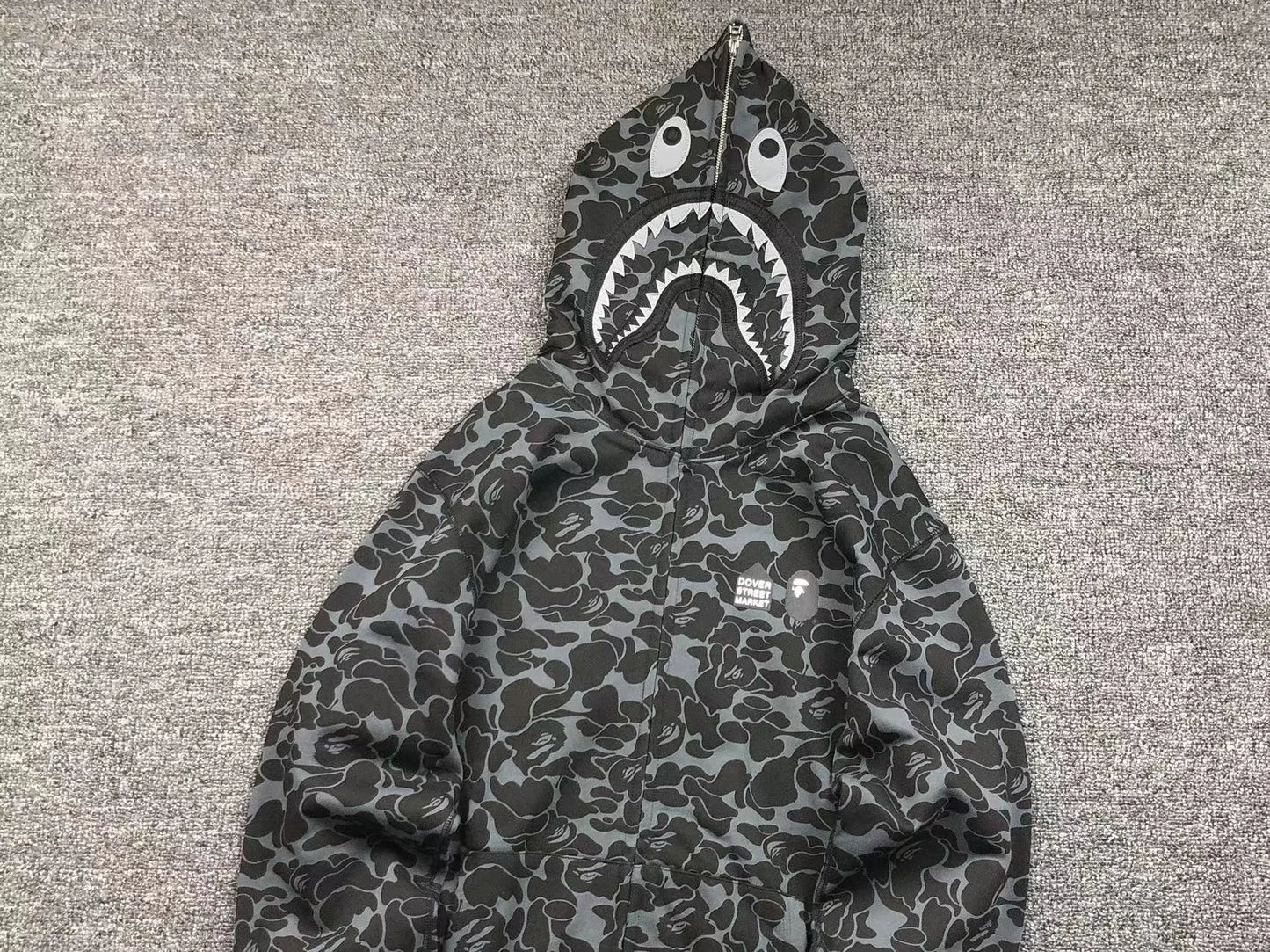 bape-x-dover-street-market-special-camo-shark-full-zip-hoodie-9-Drip Store Argentina