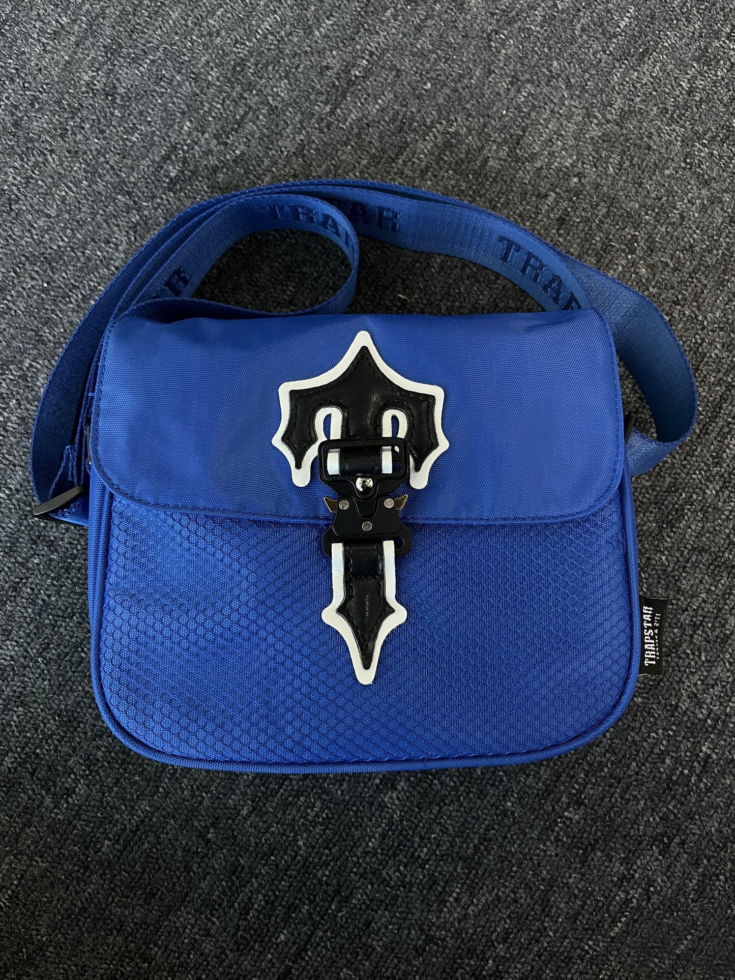 TRAPSTAR IRONGATE T CROSSBODY BAG BLUE