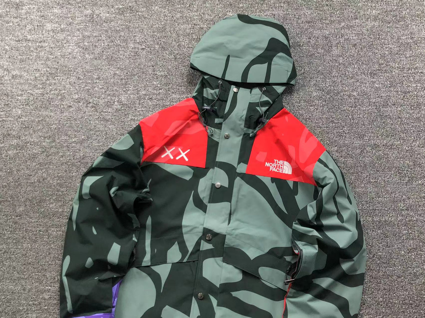 KAWS X THE NORTH FACE RETRO 1986 MOUNTAIN JACKET BALSAM GREEN 86