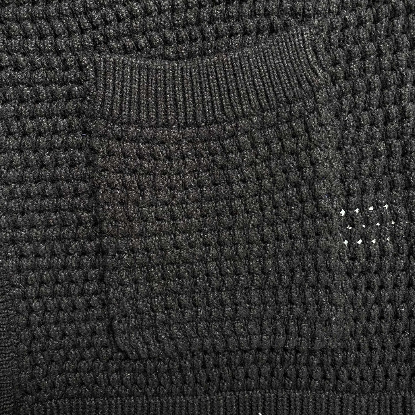 Conjunto Casablanca Crochet Negro Logo