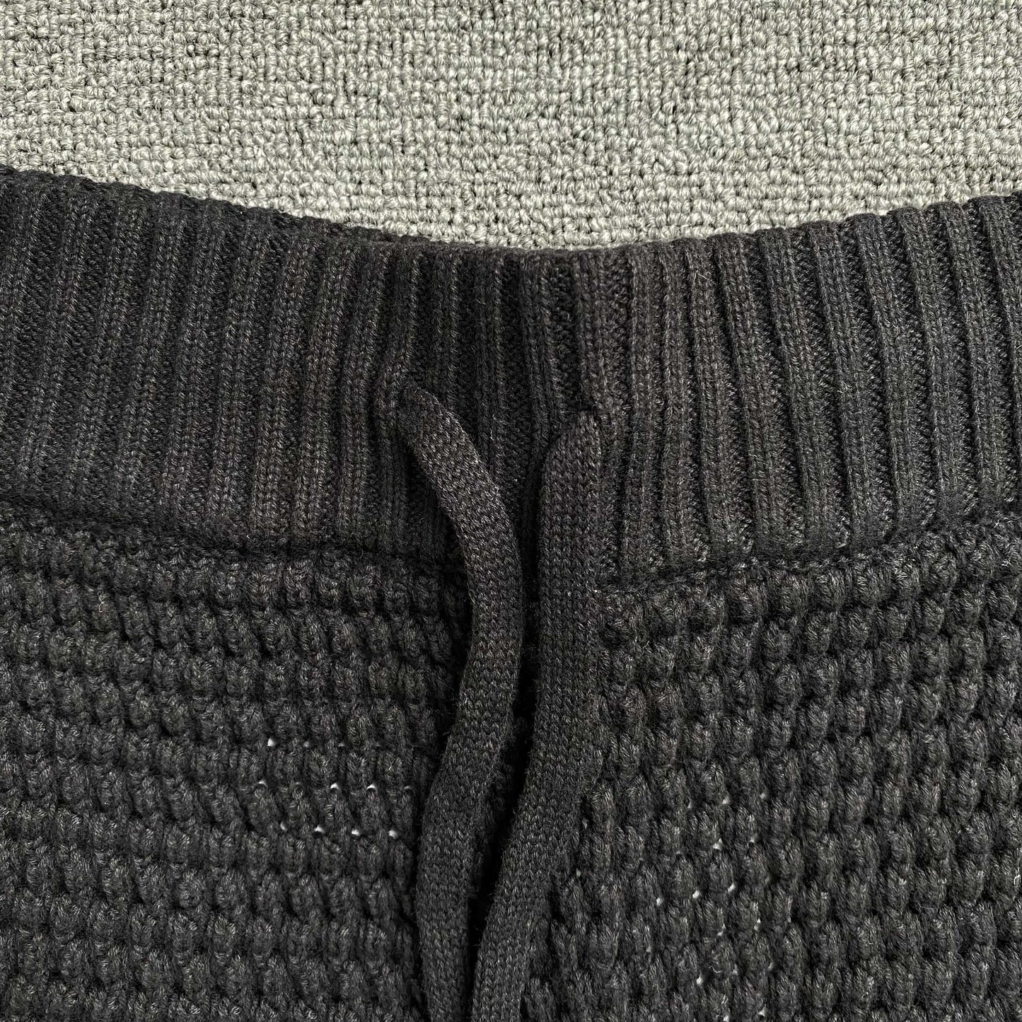 Conjunto Casablanca Crochet Negro Logo