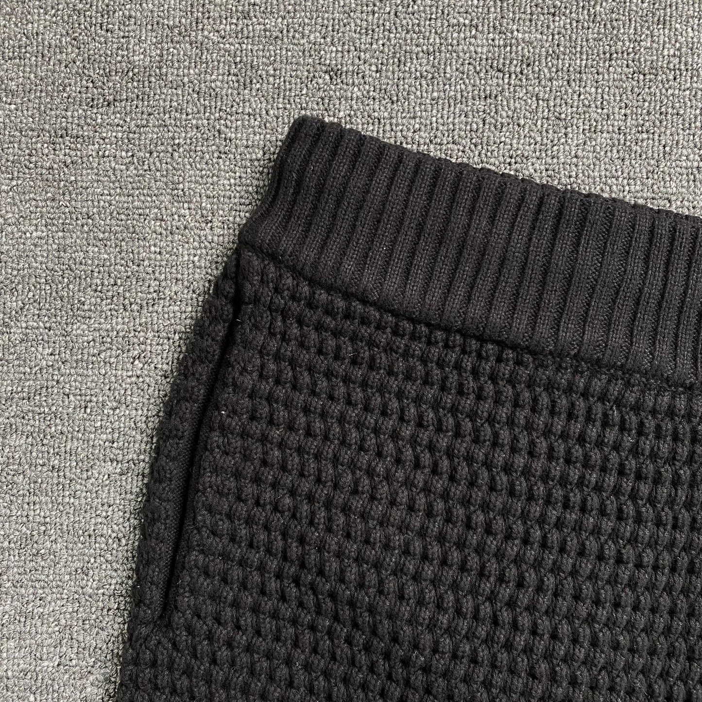 Conjunto Casablanca Crochet Negro Logo