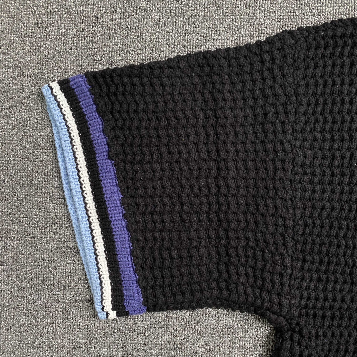 Conjunto Casablanca Crochet Negro Logo