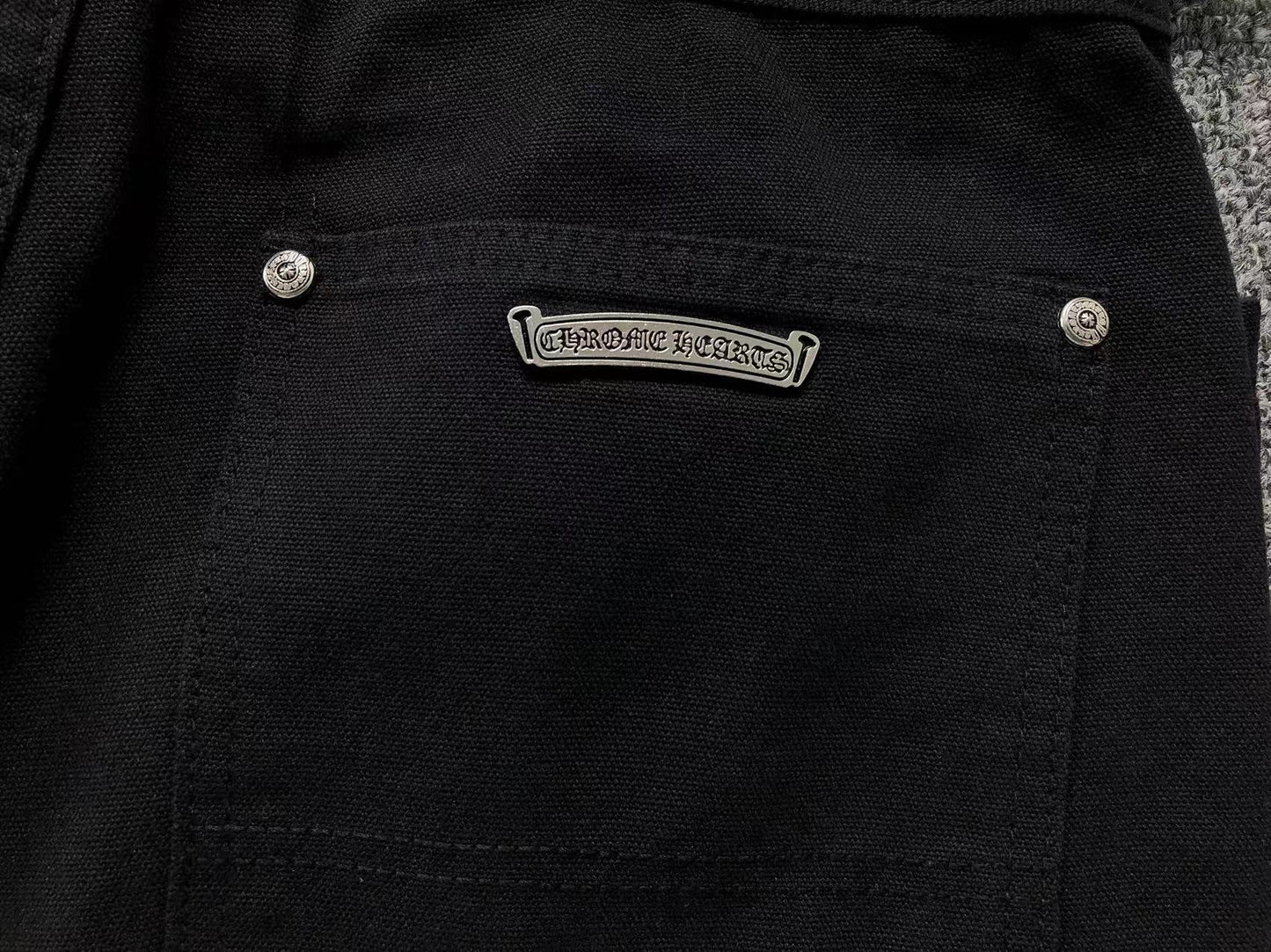 chrome-hearts-cross-patch-carpenter-pants-black-8-Drip Store Argentina