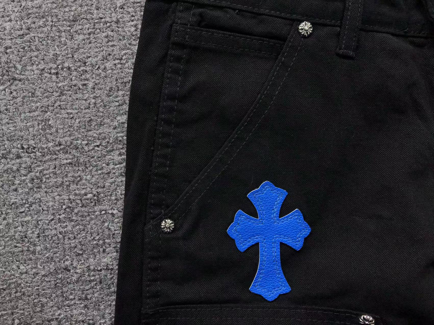 chrome-hearts-cross-patch-carpenter-pants-black-8_922f1321-Drip Store Argentina