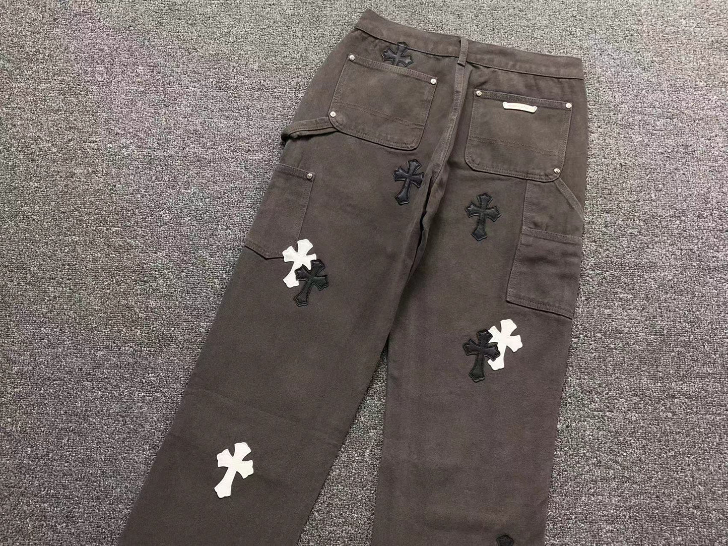 chrome-hearts-cross-patch-carpenter-pants-grey-3-Drip Store Argentina