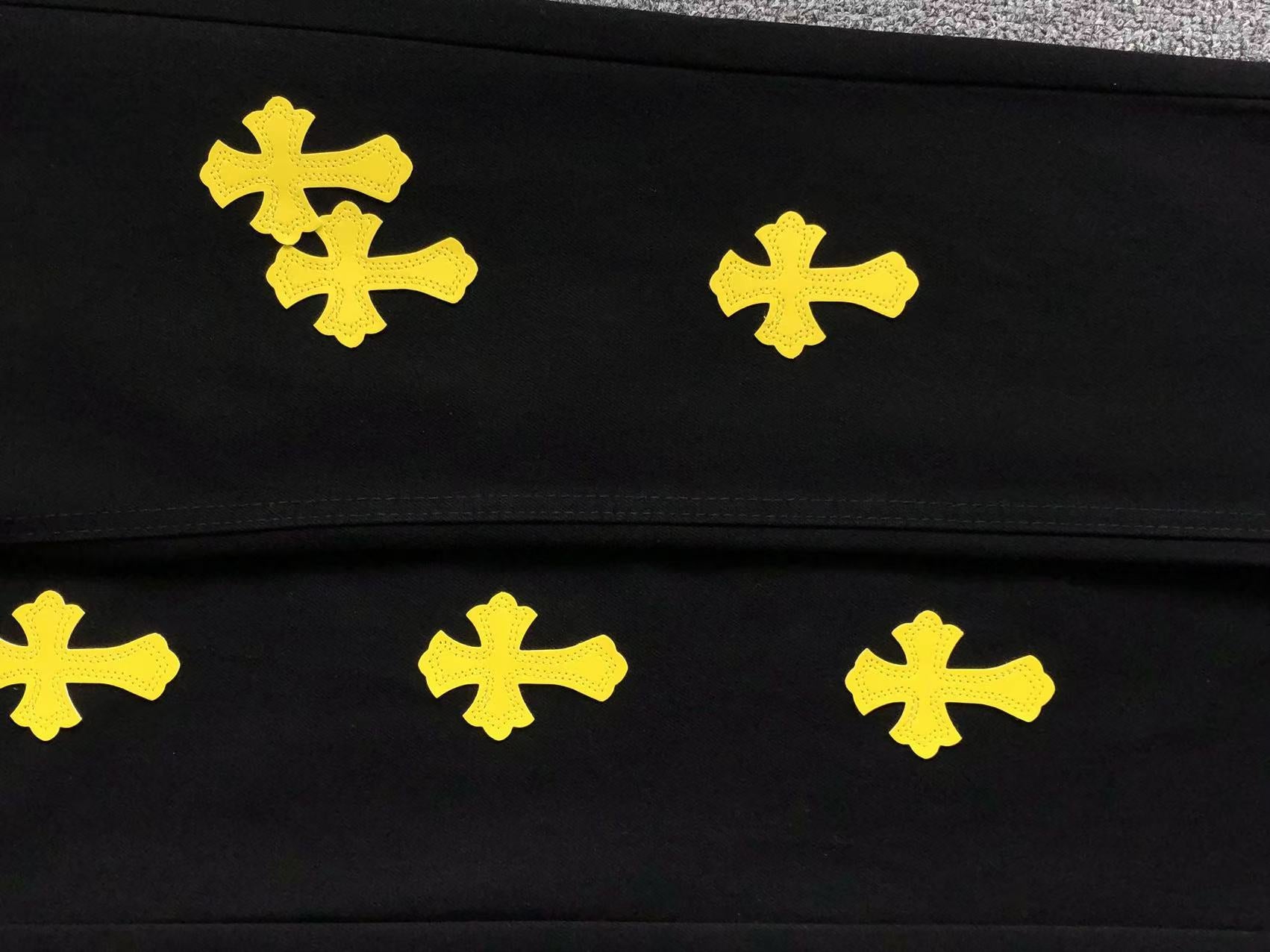 chrome-hearts-cross-patch-jeans-black-3_f99fcc40-Drip Store Argentina