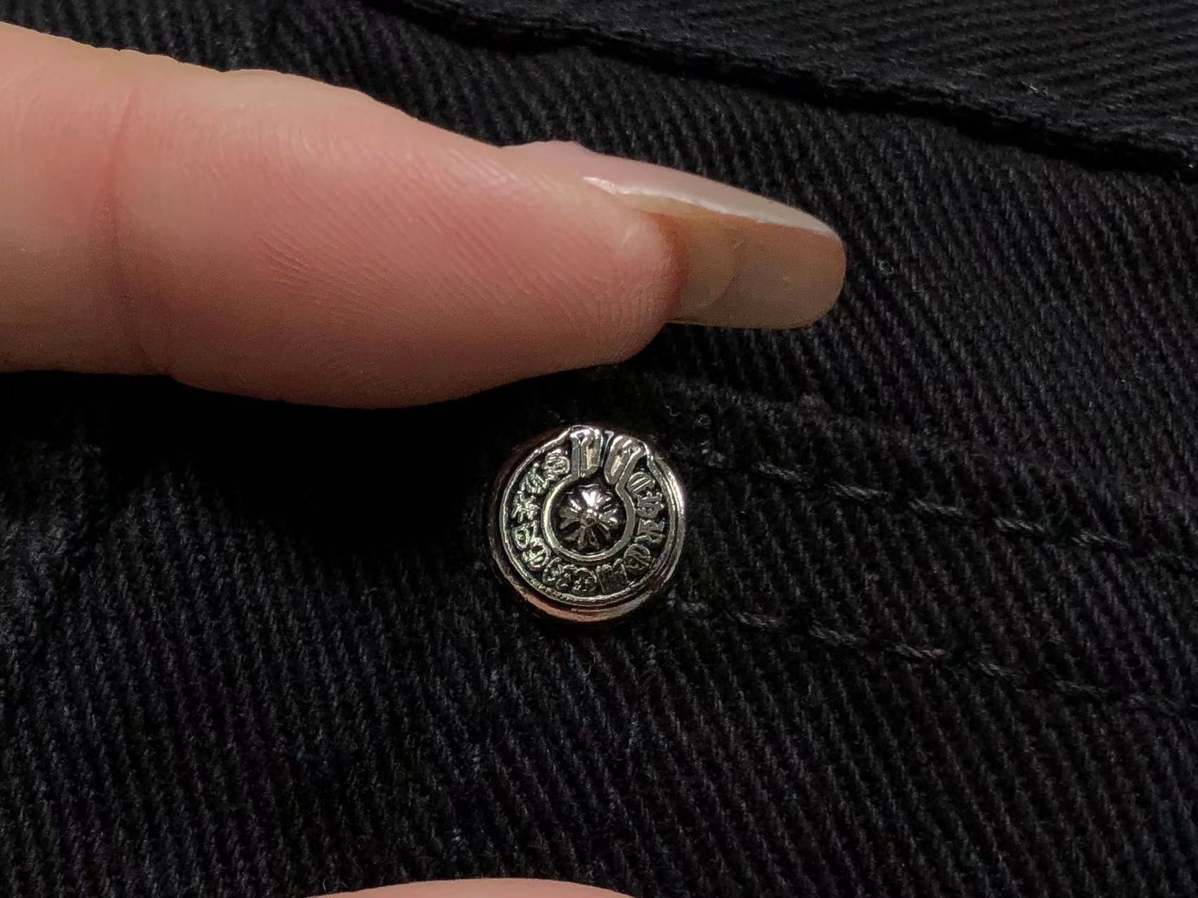 chrome-hearts-cross-patch-jeans-black-4_23d8e3d6-Drip Store Argentina