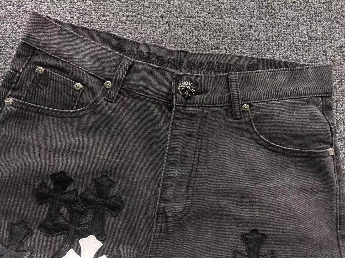 chrome-hearts-cross-patch-jeans-black-8_fbd25077-Drip Store Argentina